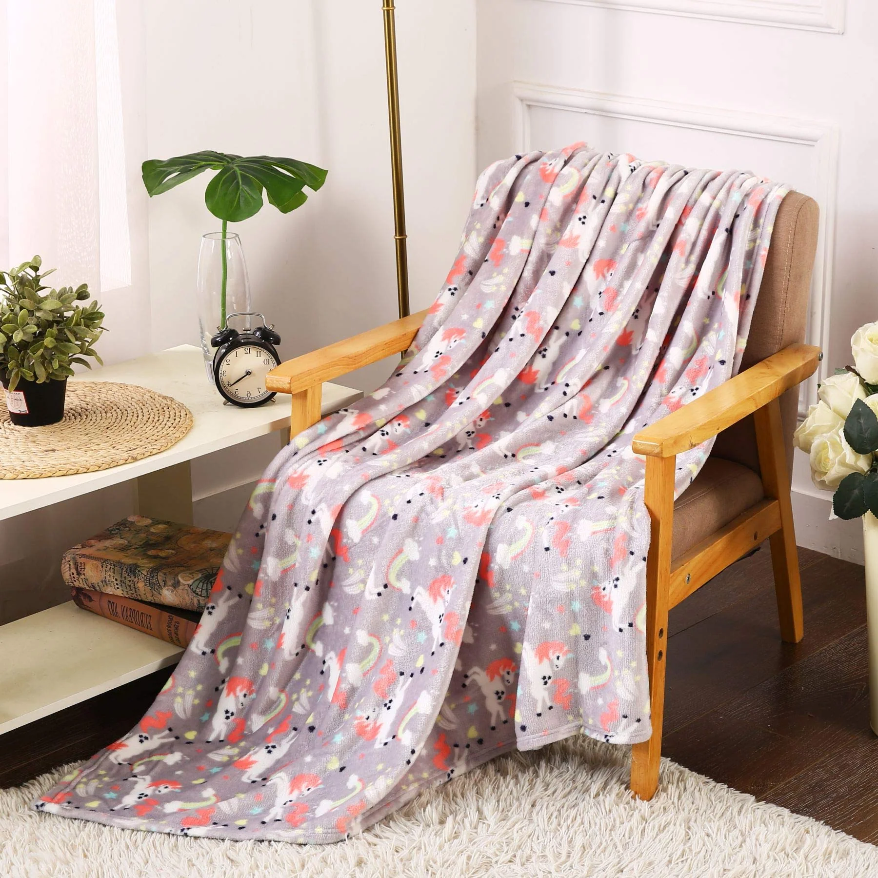 Décor&More Home Essentials Tropical Plush Throw - Image 8