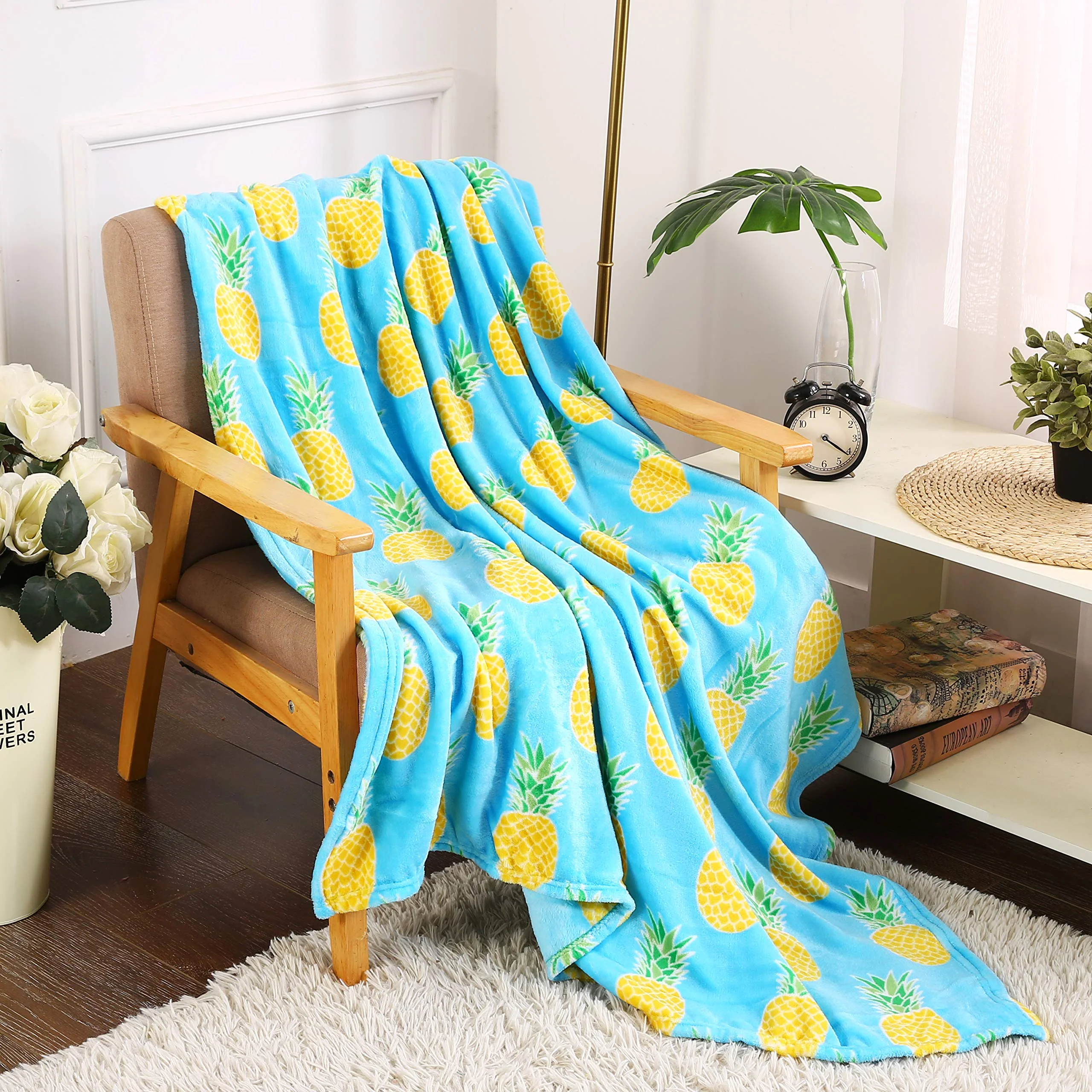 Décor&More Home Essentials Tropical Plush Throw - Image 9