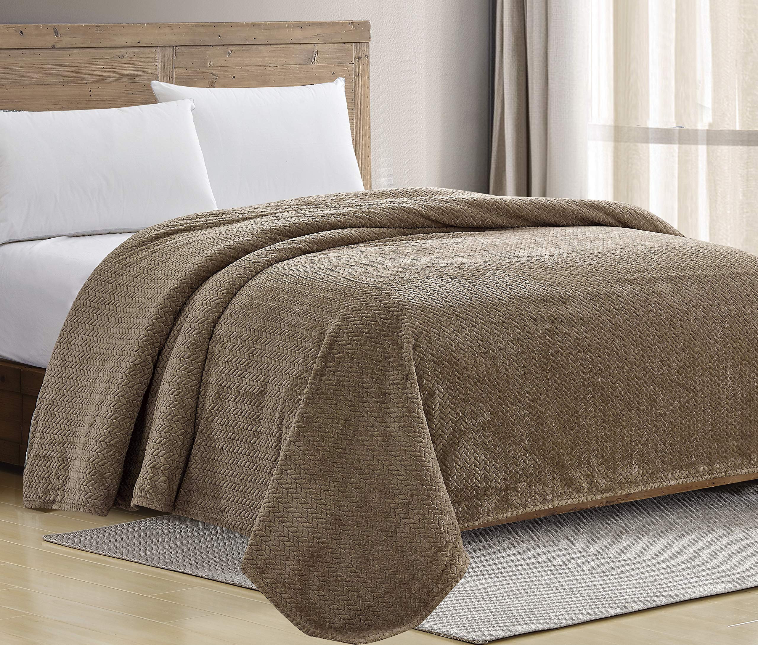 Decor&More HomeEssentials Extra Heavy and Plush Chevron Braided Microplush Jacquard Blanket - Image 3