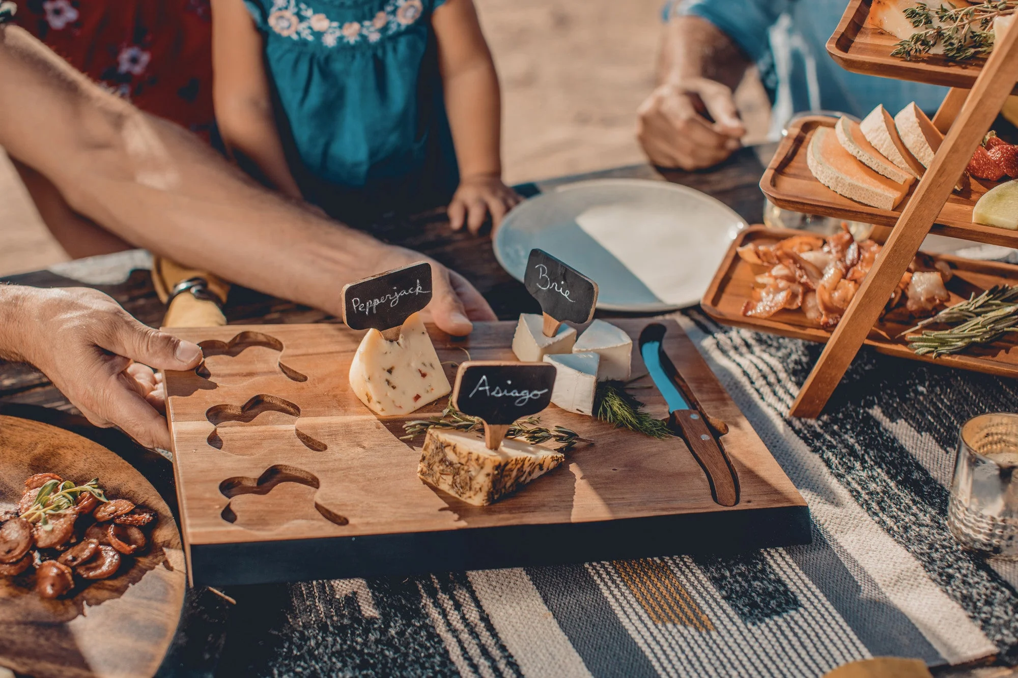 Delio Acacia Cheese Cutting Board & Tools Set - Image 4