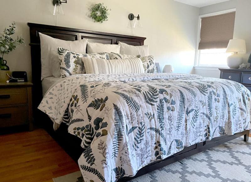 Devonia All Over Cotton Quilt 3 Piece Set - Image 12