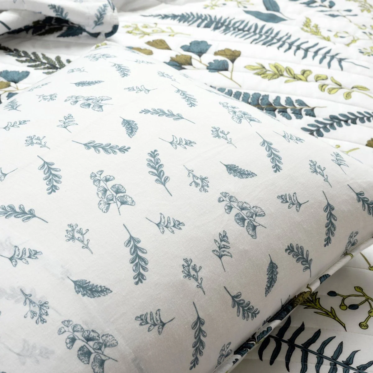 Devonia All Over Cotton Quilt 3 Piece Set - Image 8