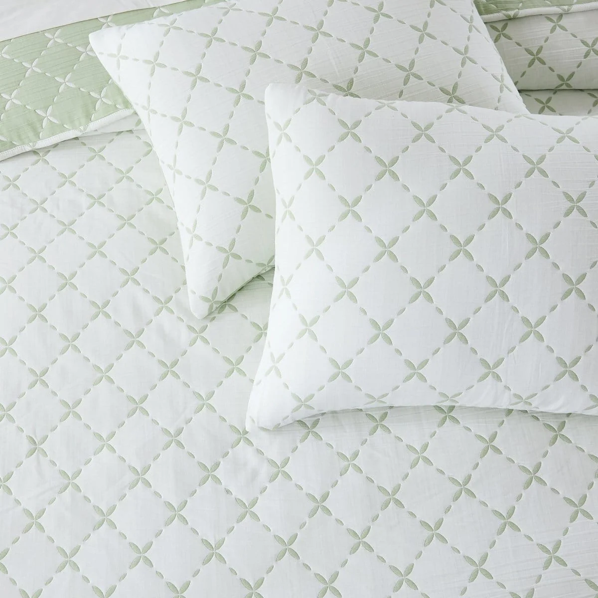 Diamond Leaf Jacquard Reversible Matelasse Coverlet Set - Image 15