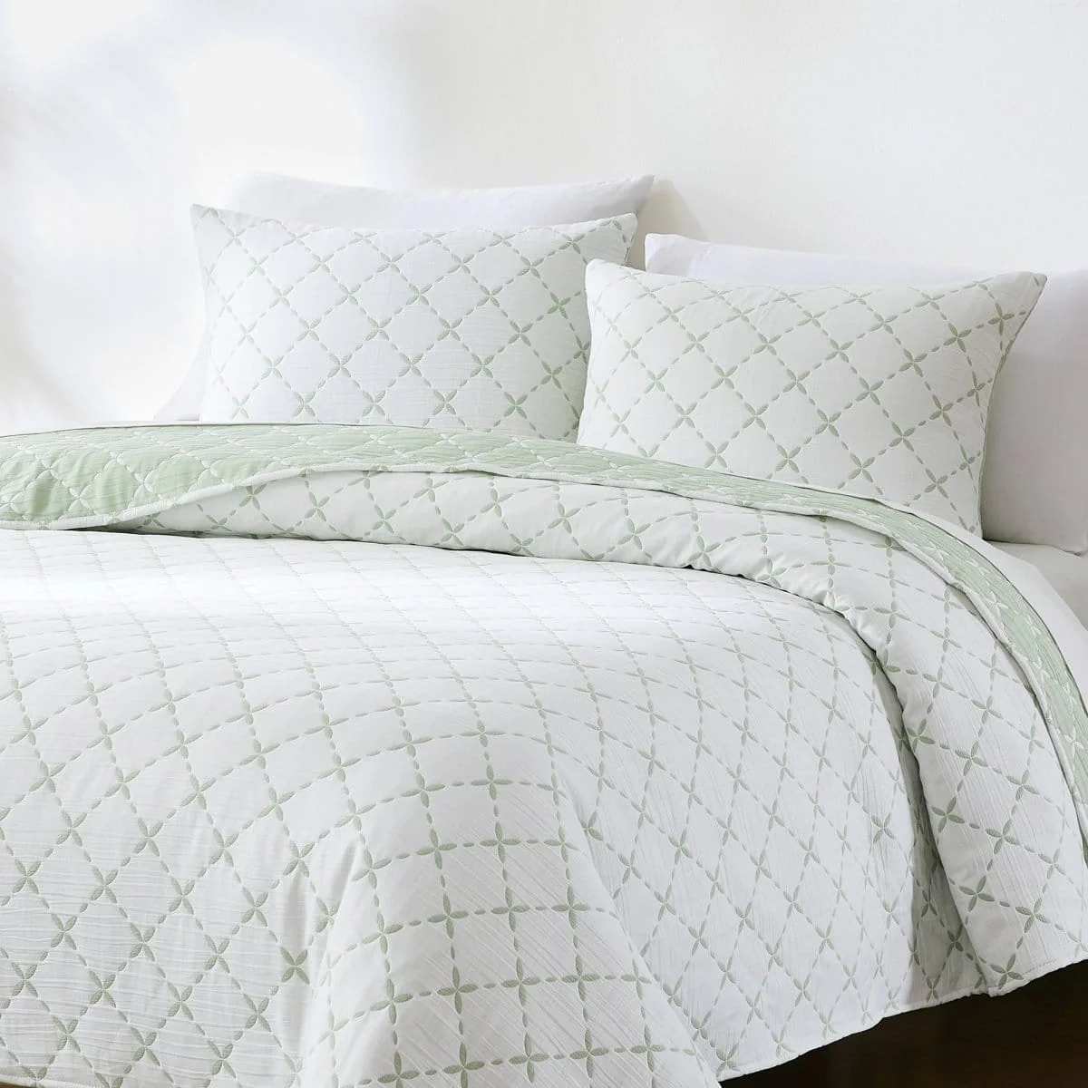 Diamond Leaf Jacquard Reversible Matelasse Coverlet Set - Image 2