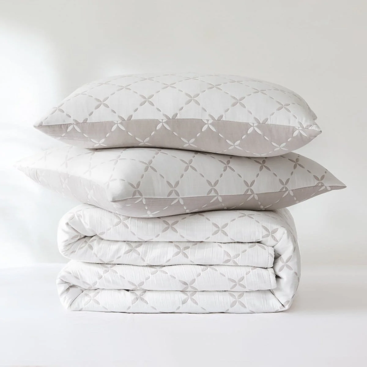 Diamond Leaf Jacquard Reversible Matelasse Coverlet Set - Image 20