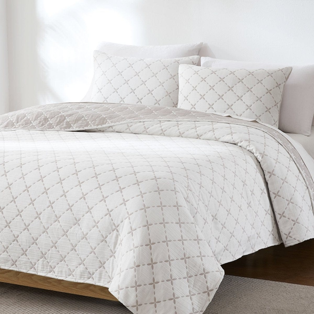 Diamond Leaf Jacquard Reversible Matelasse Coverlet Set - Image 26