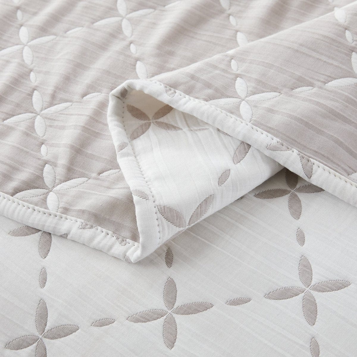 Diamond Leaf Jacquard Reversible Matelasse Coverlet Set - Image 32