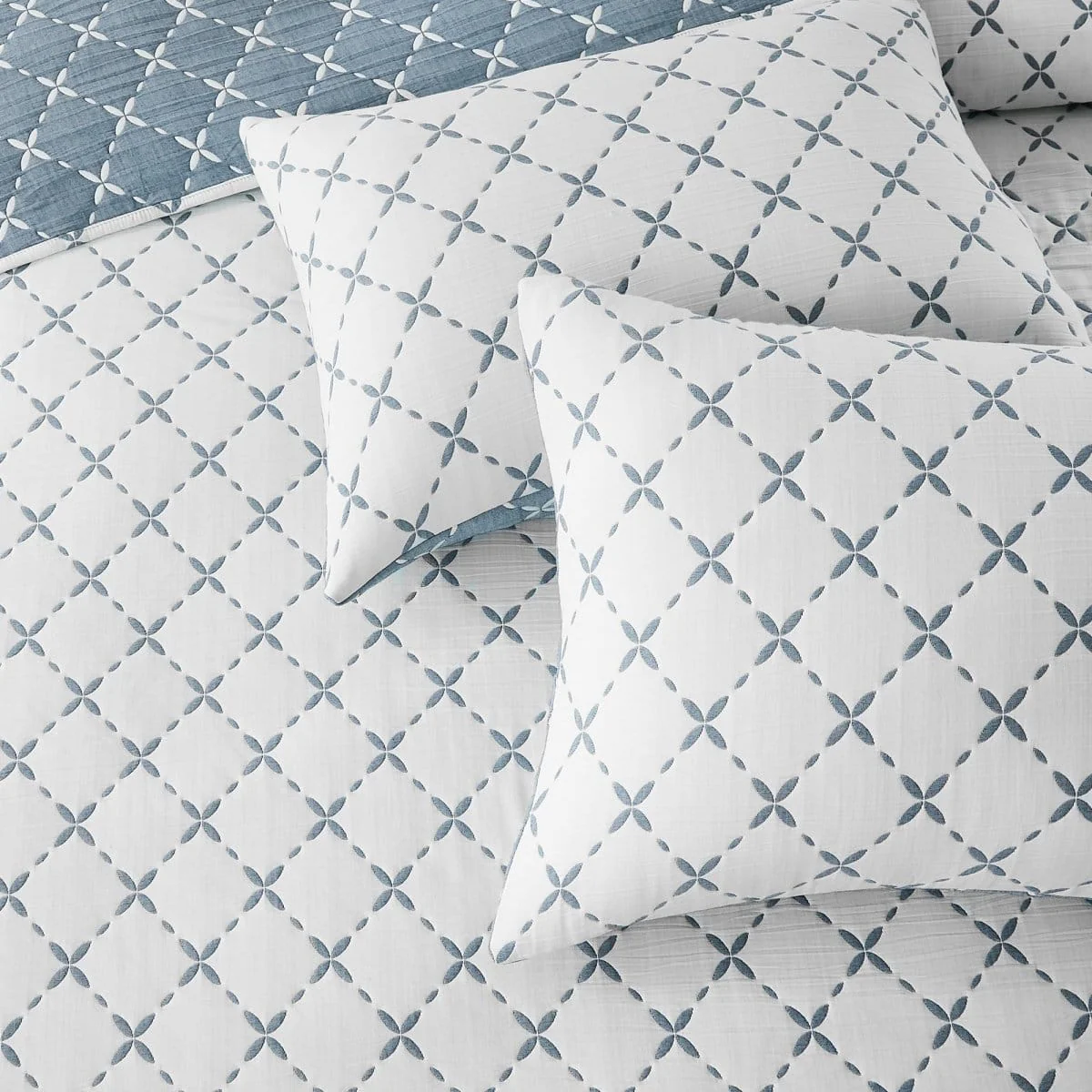 Diamond Leaf Jacquard Reversible Matelasse Coverlet Set - Image 39