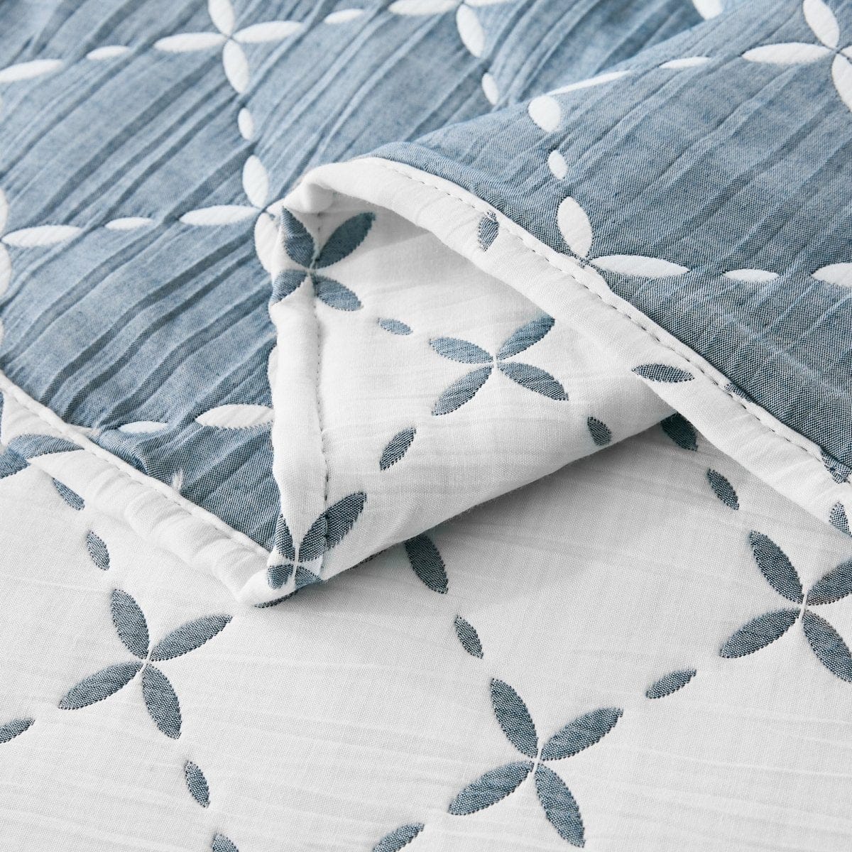 Diamond Leaf Jacquard Reversible Matelasse Coverlet Set - Image 40