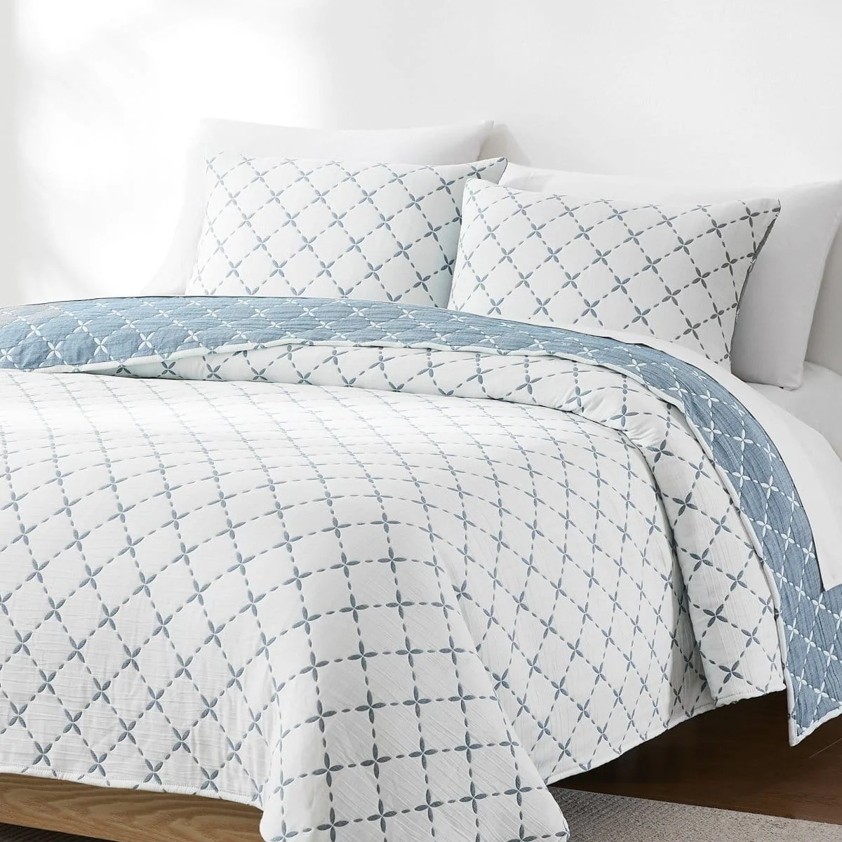 Diamond Leaf Jacquard Reversible Matelasse Coverlet Set - Image 42