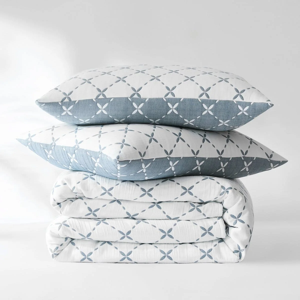 Diamond Leaf Jacquard Reversible Matelasse Coverlet Set - Image 44