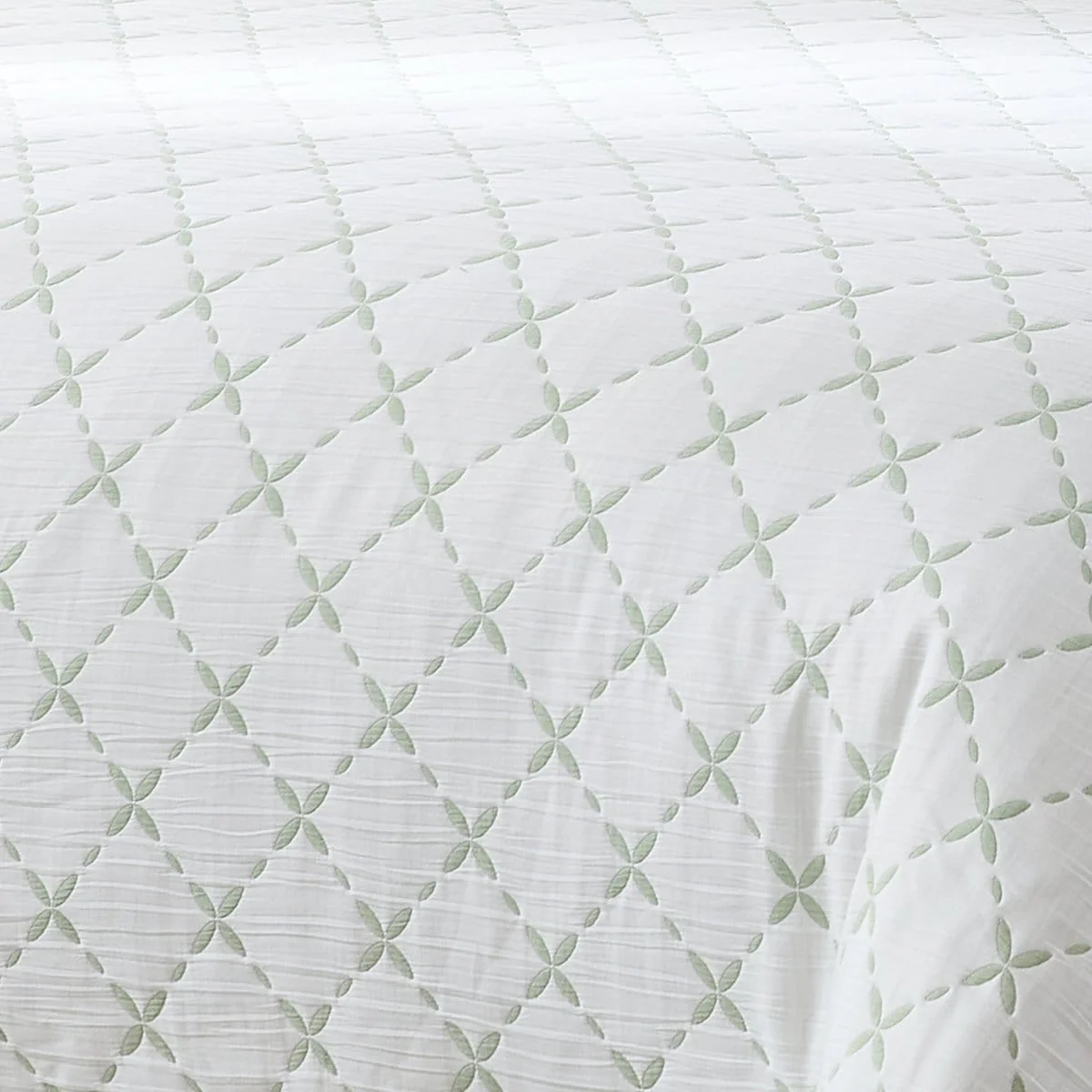 Diamond Leaf Jacquard Reversible Matelasse Coverlet Set - Image 6