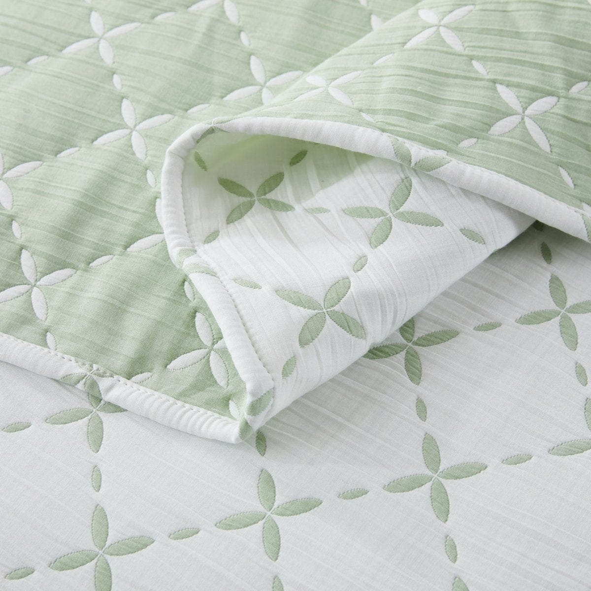 Diamond Leaf Jacquard Reversible Matelasse Coverlet Set - Image 8