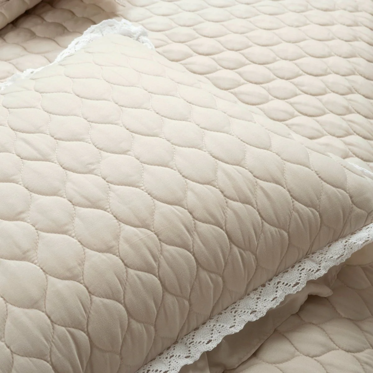 Ella Ruffle Lace 3 Piece Quilt Set - Image 13