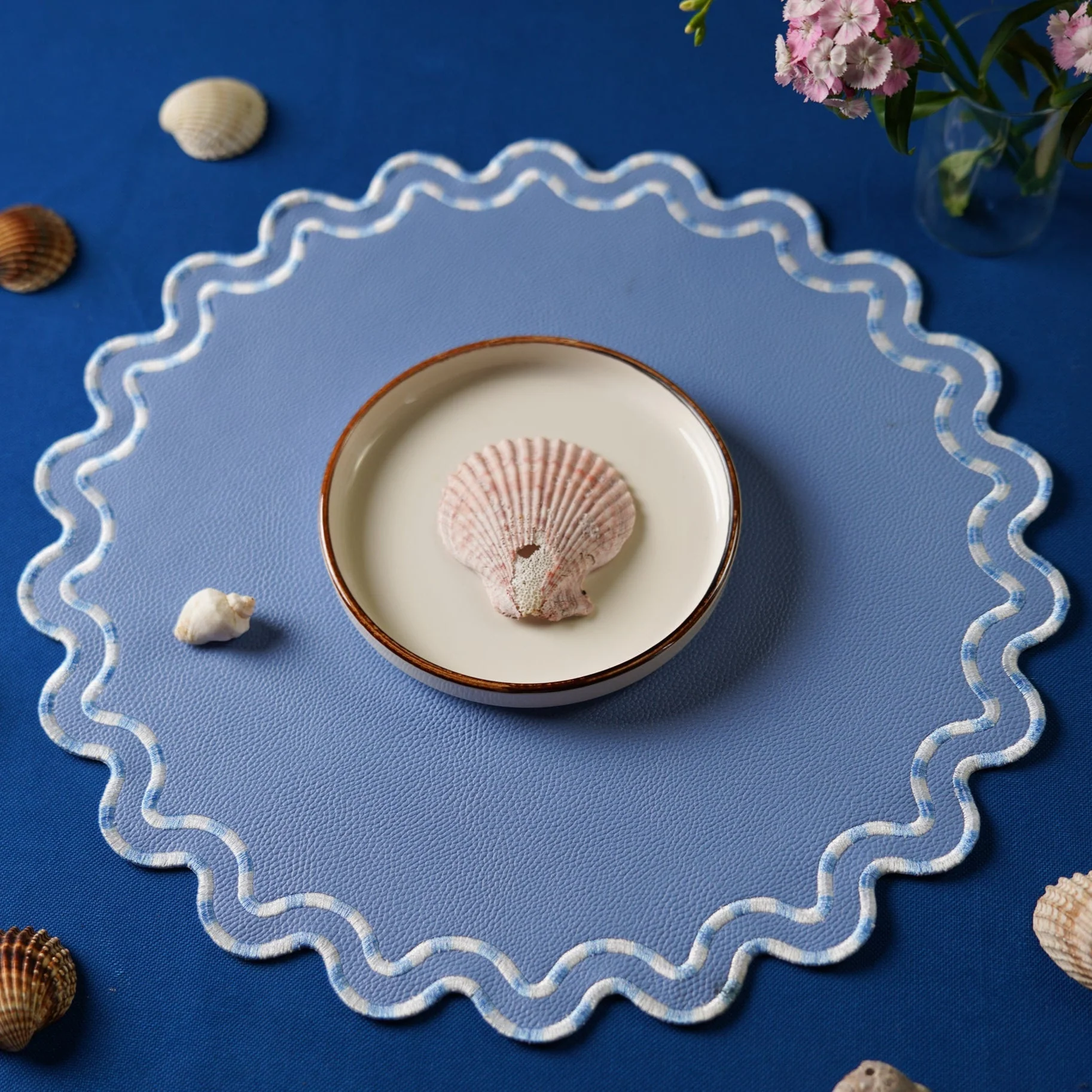 ELYSIAN LIGHT BLUE ROUND FAUX LEATHER PLACEMAT - Image 3