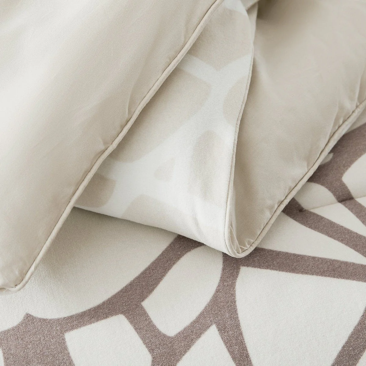 Ethereal Tangle Velvet Comforter Set - Image 14