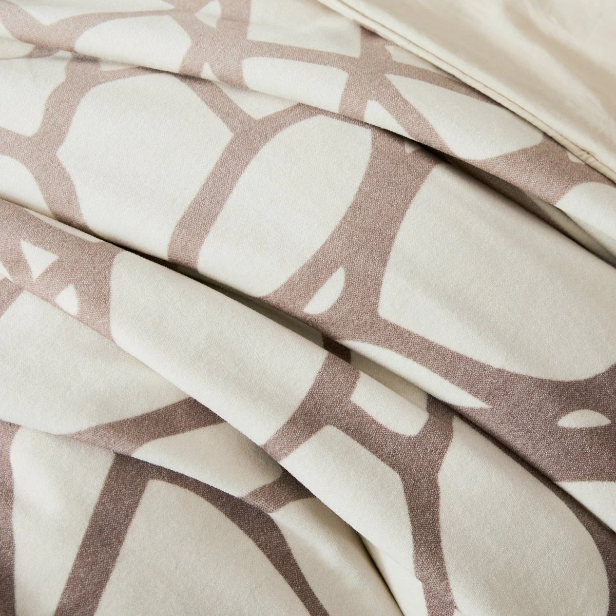 Ethereal Tangle Velvet Duvet Cover Set - Image 13