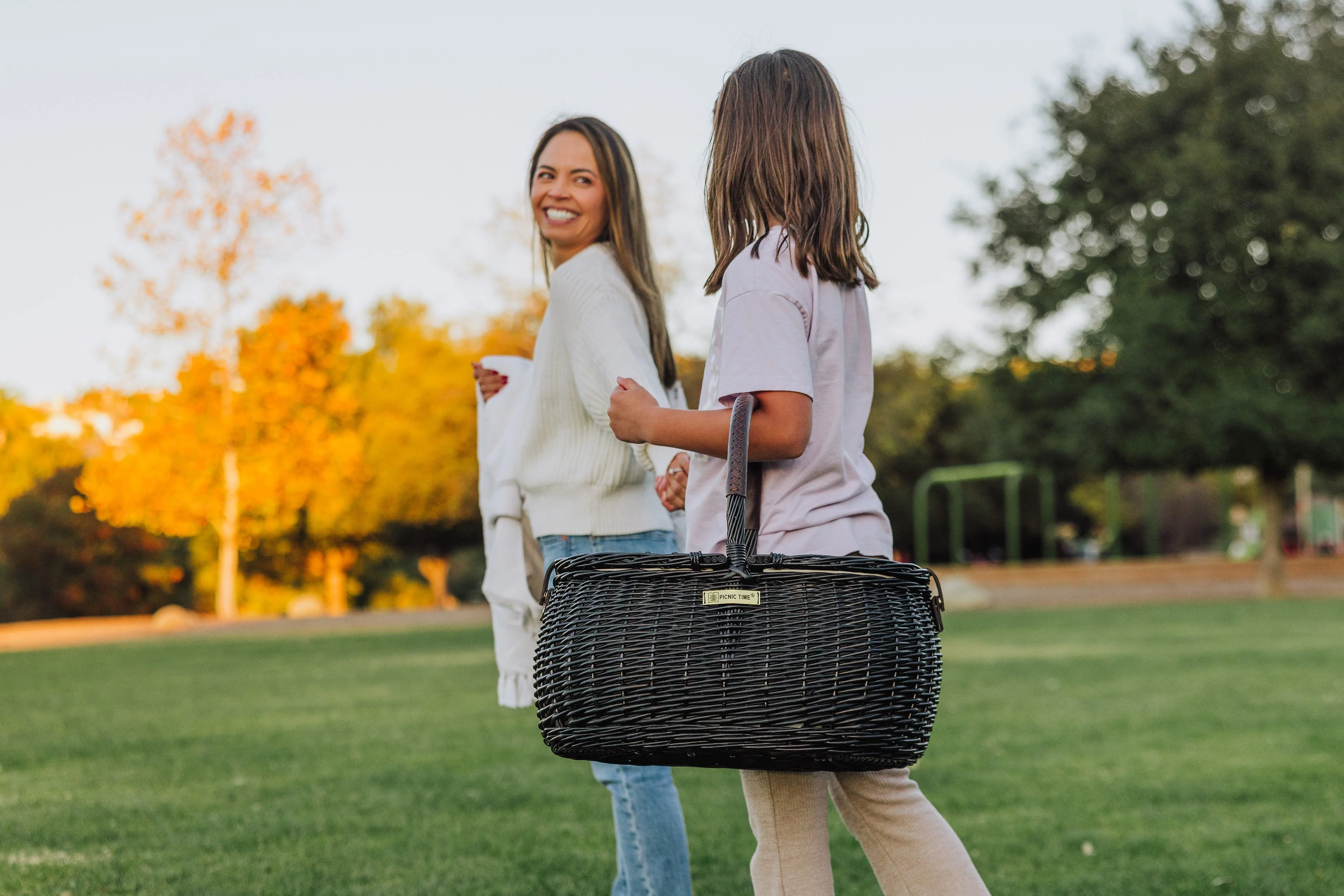 Evening Picnic Basket with Service for Two - Image 11