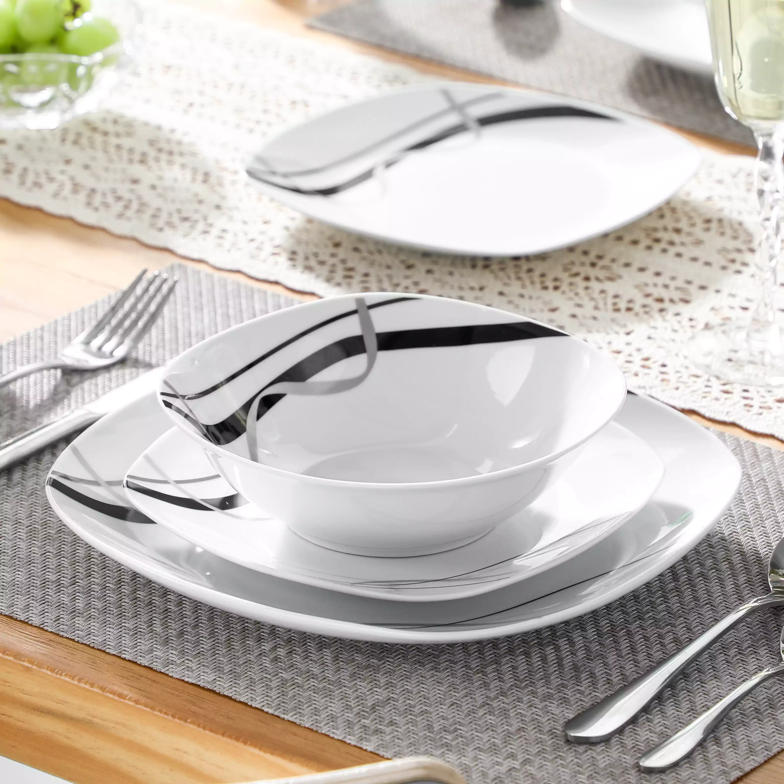 Fiona 20 Piece Dinnerware Set - Image 4