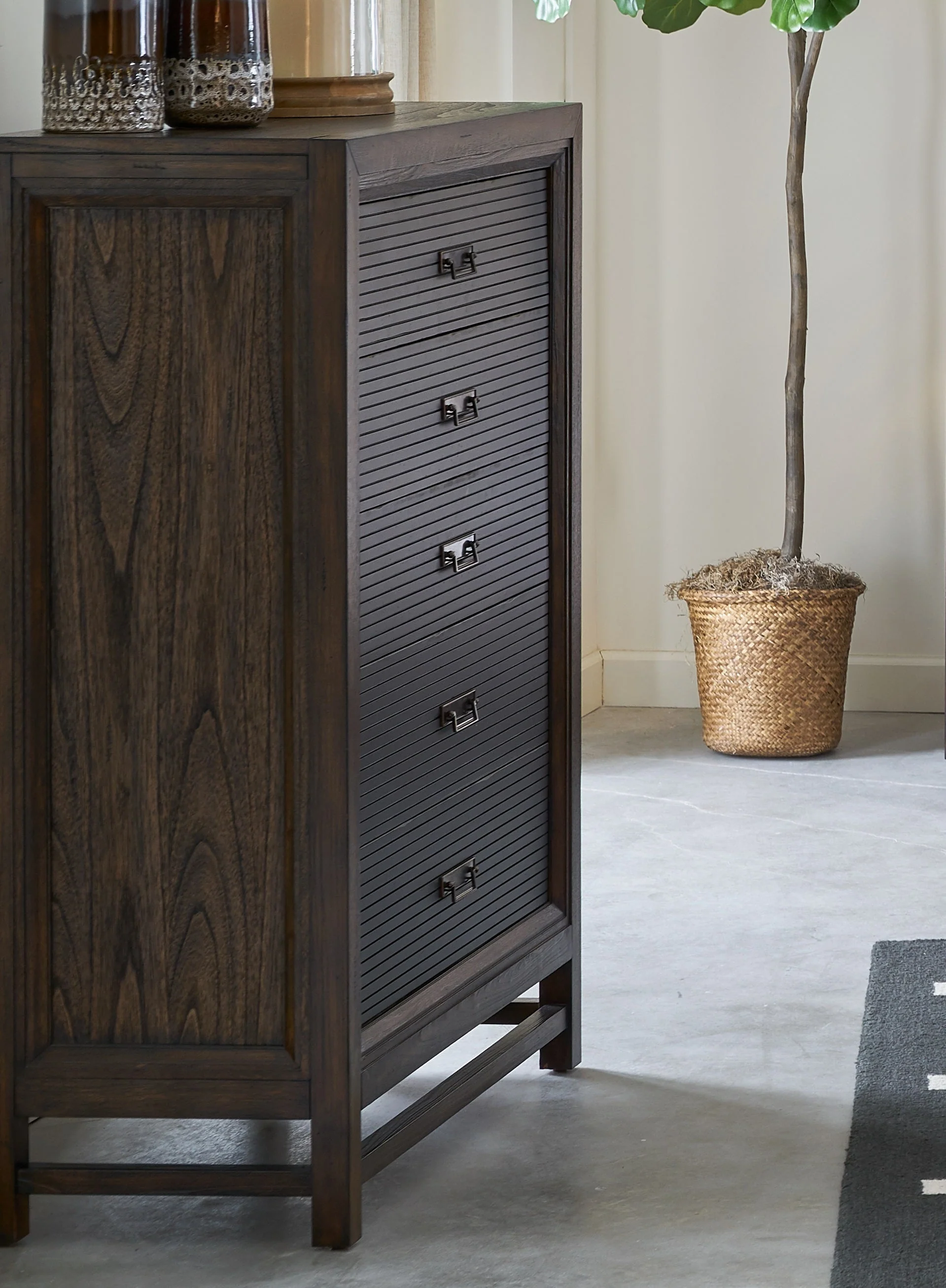 Five-Drawer Chest No Assembly Required Two-Tone Finish - Image 4