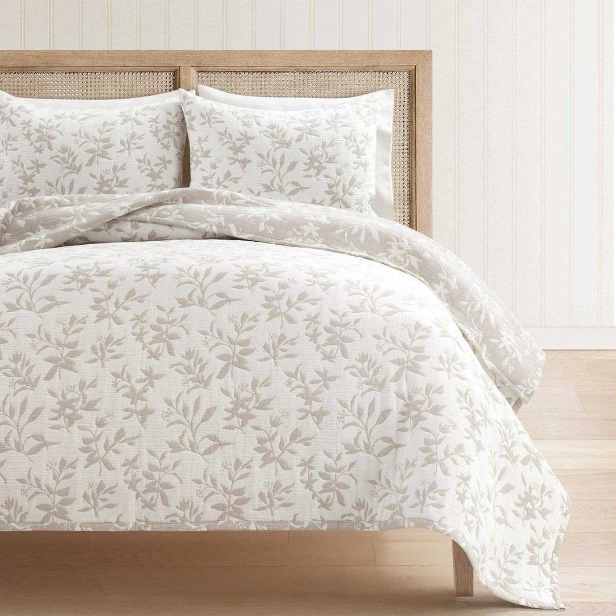 Floral Jacquard Reversible Soft Matelassé 3 Piece Quilt Set - Image 3