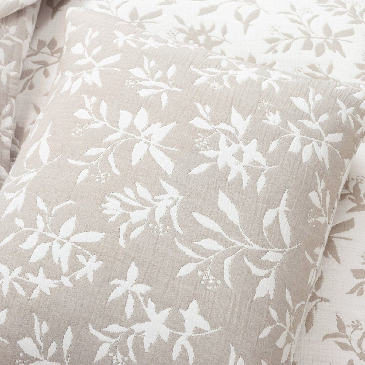 Floral Jacquard Reversible Soft Matelassé 3 Piece Quilt Set - Image 6