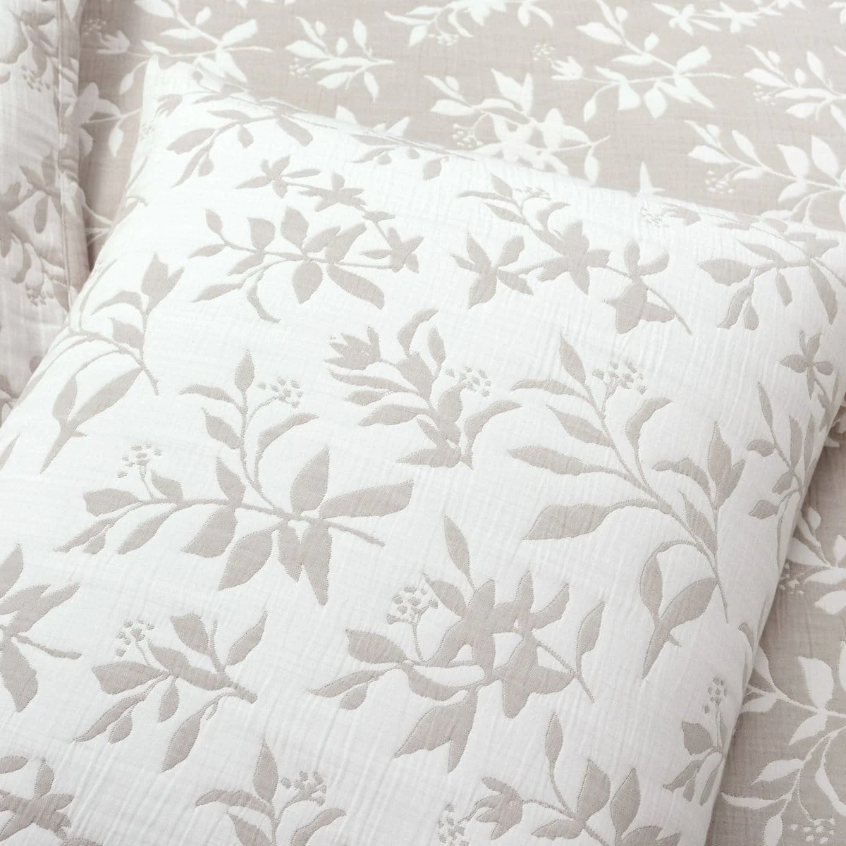 Floral Jacquard Reversible Soft Matelassé 3 Piece Quilt Set - Image 7
