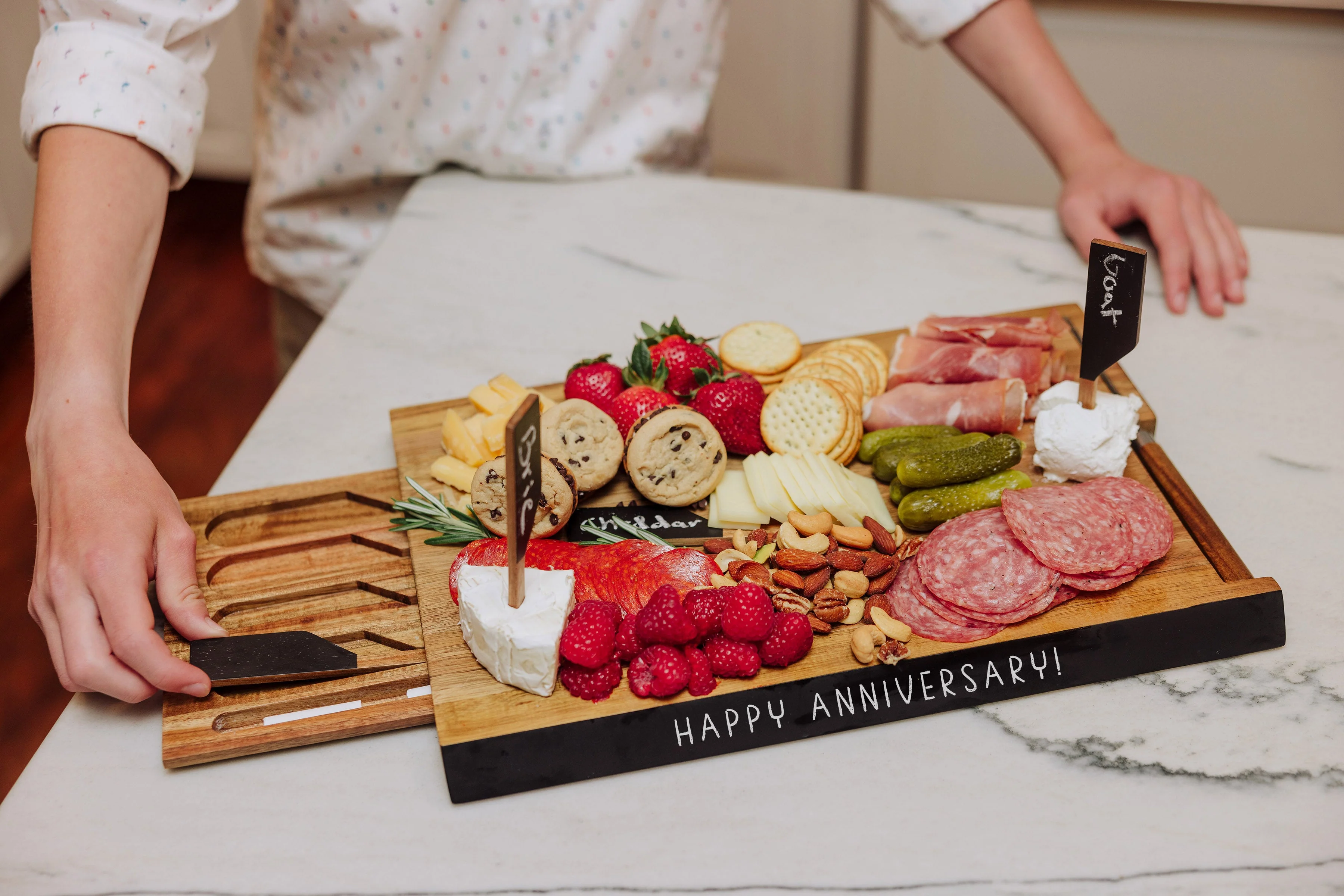 Formaggio Cheese Board and Tools Set - Image 2
