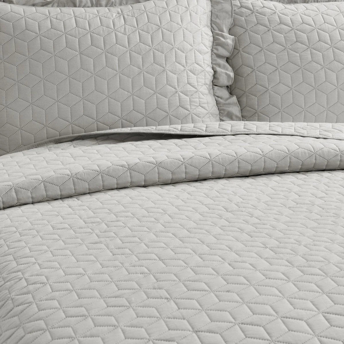 French Country Geo Ruffle Skirt 3 Piece Bedspread Set - Image 9