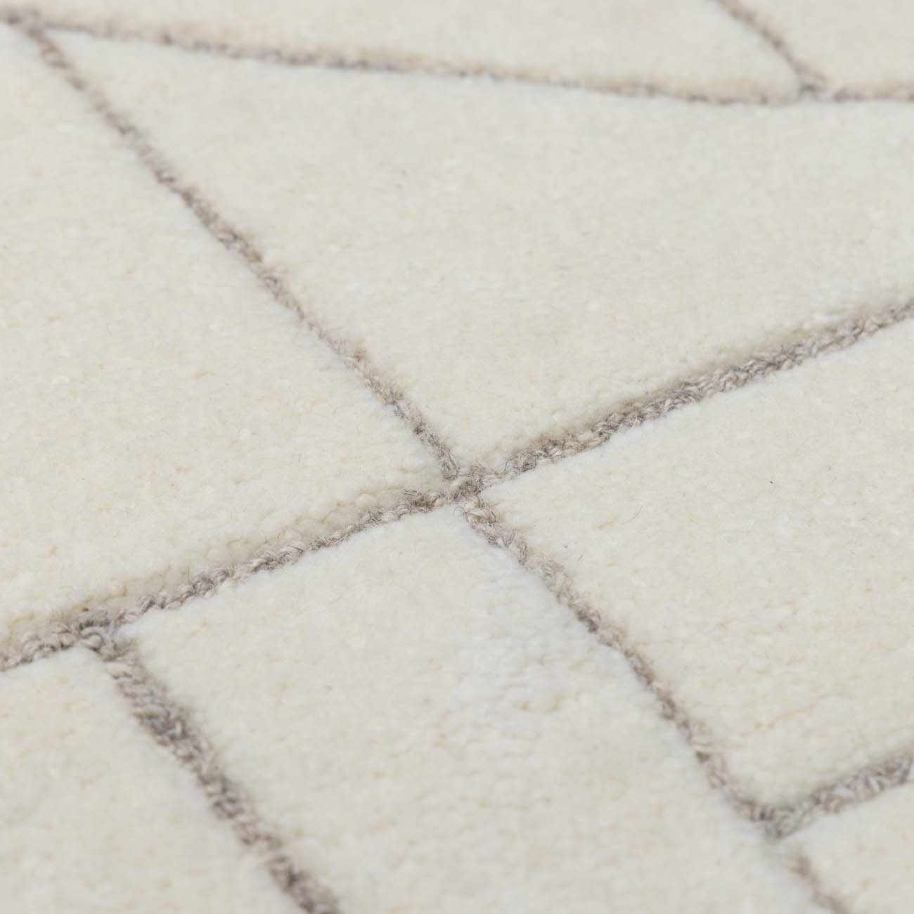 Fusao Off White Area Rug - Image 19