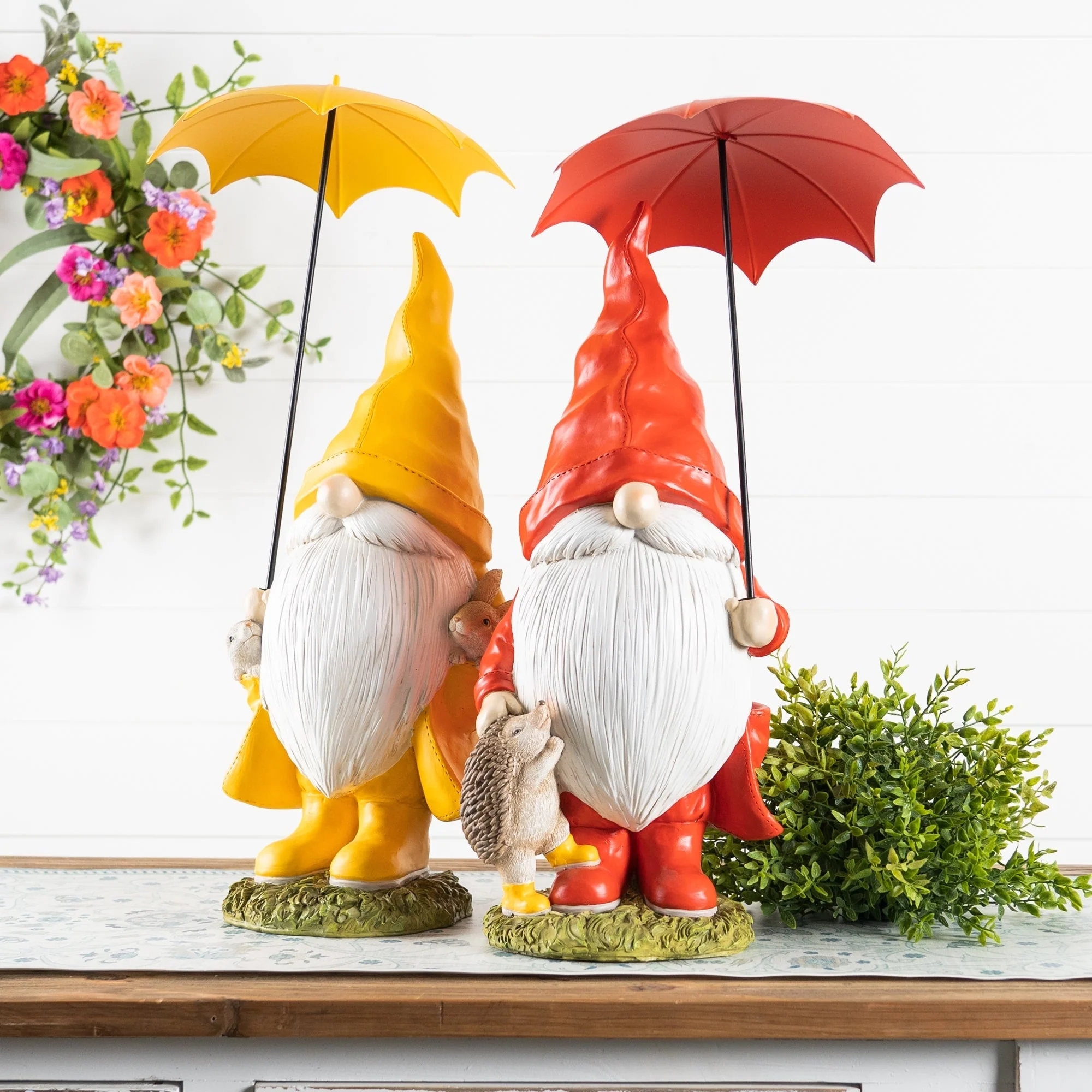 Garden gnome with umbrella and woodland animals (set of 2) - Image 4
