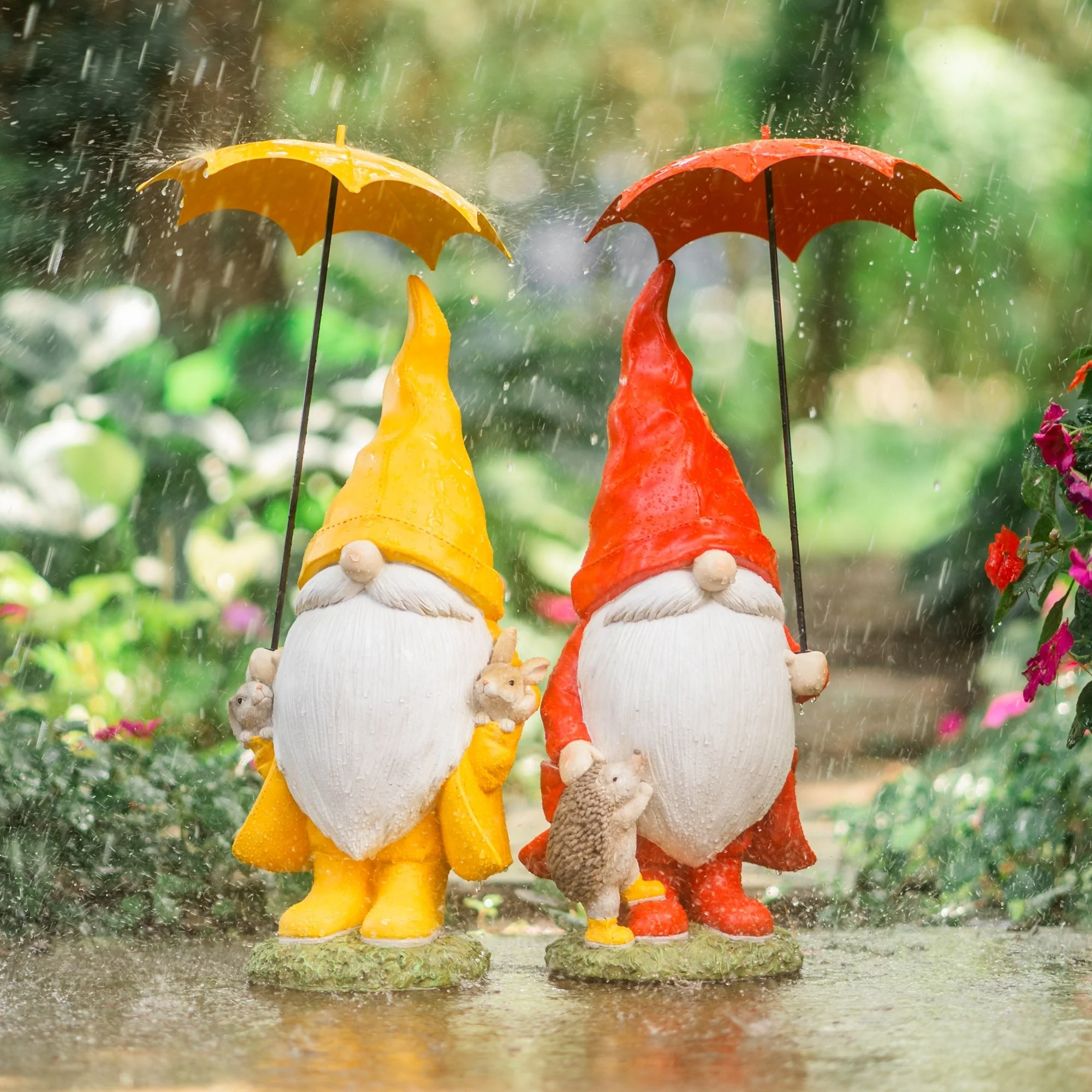 Garden gnome with umbrella and woodland animals (set of 2) - Image 5