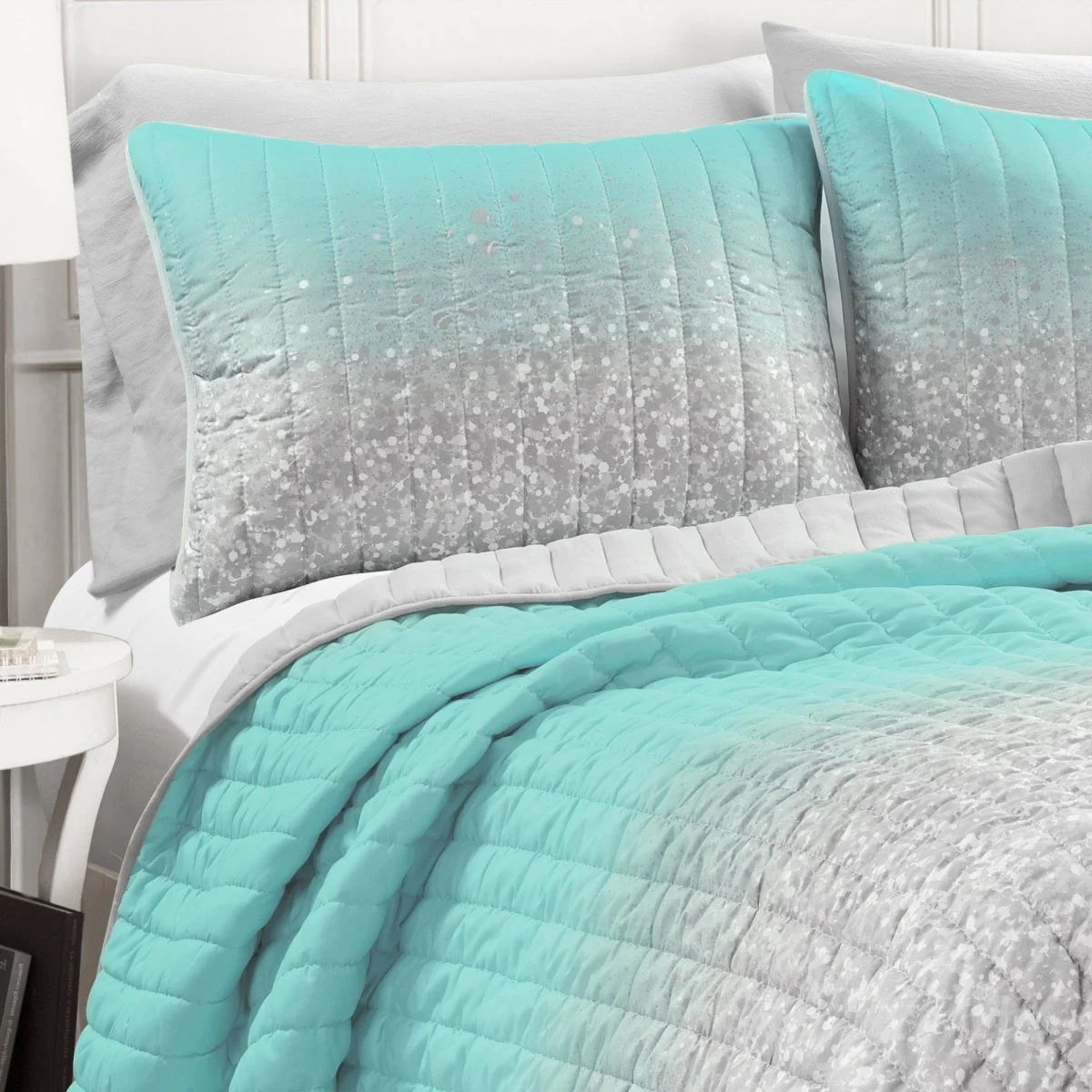 Glitter Ombre Metallic Print Quilt Set With Pillowcases - Image 4