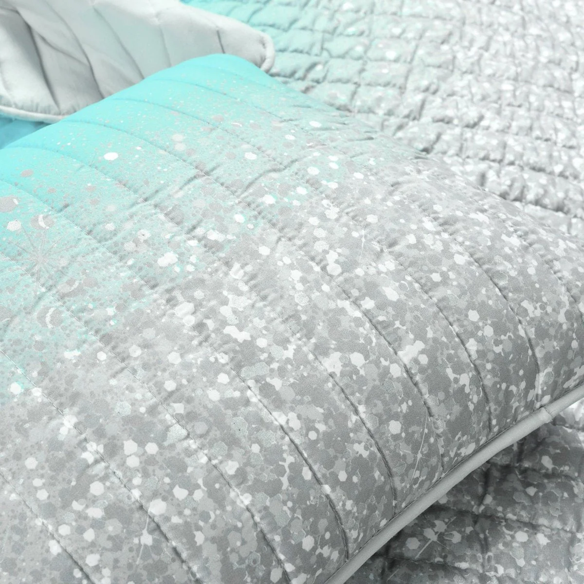 Glitter Ombre Metallic Print Quilt Set With Pillowcases - Image 6
