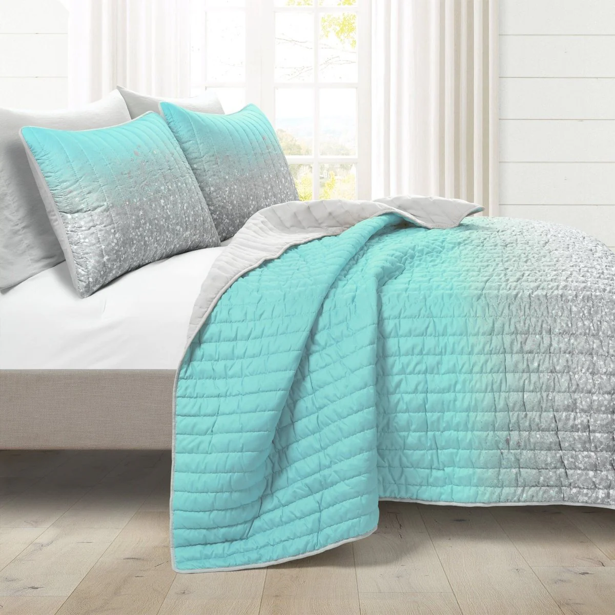 Glitter Ombre Metallic Print Quilt Set With Pillowcases - Image 9