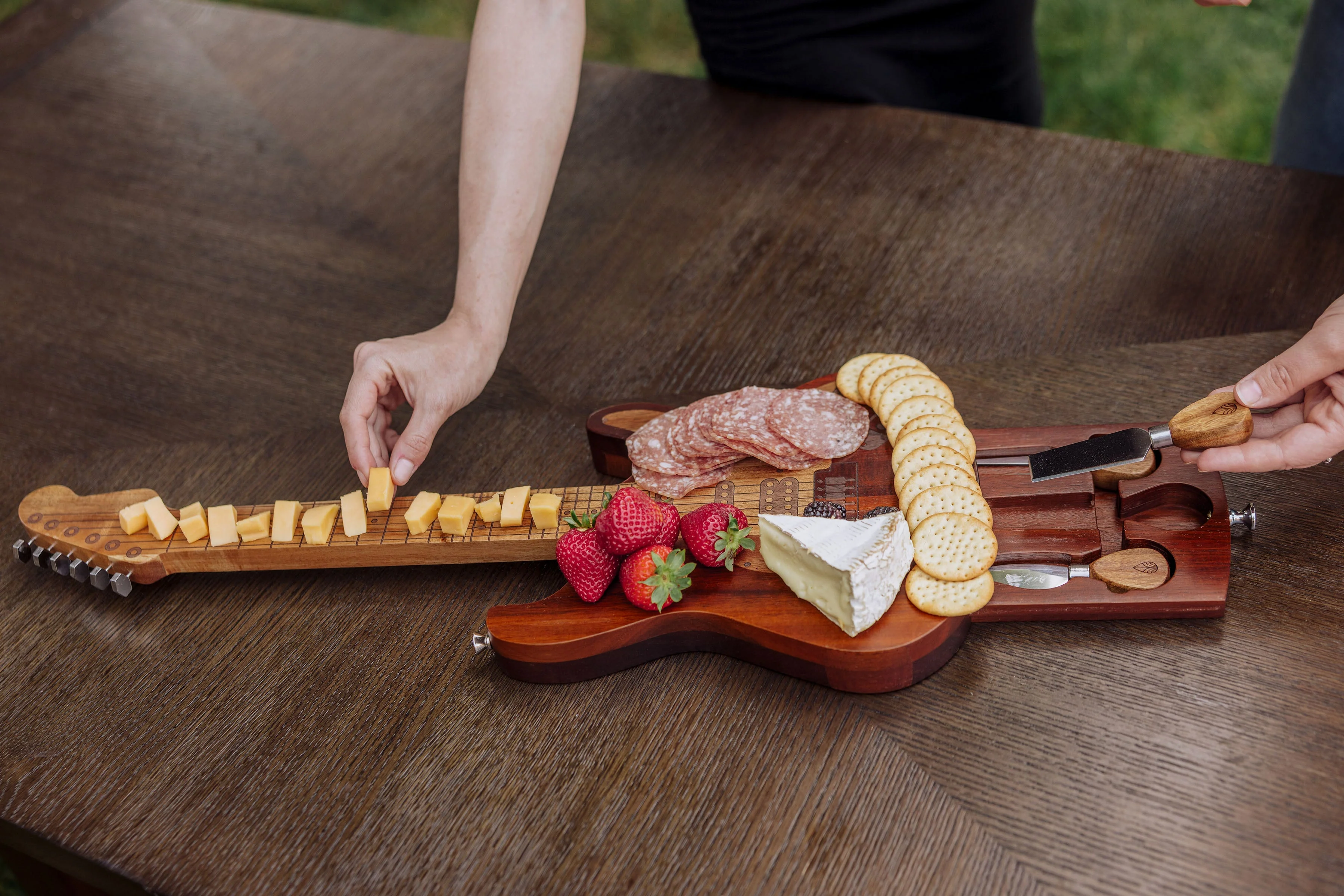 Guitar Legend Cheese Board & Tools Set - Image 4