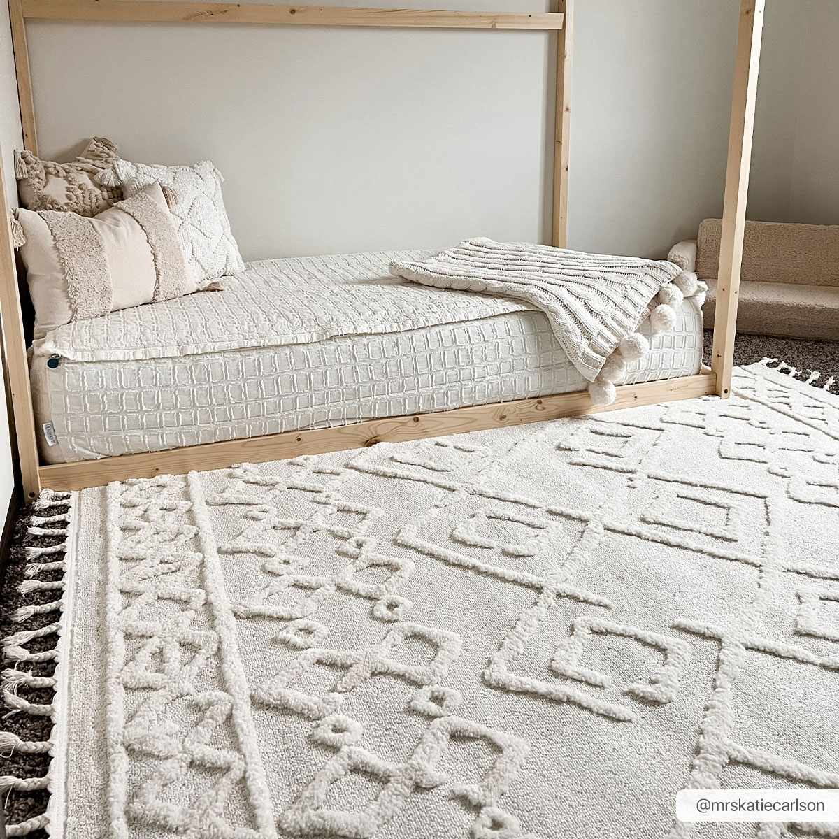 Gyundyukoru Area Rug - Image 3