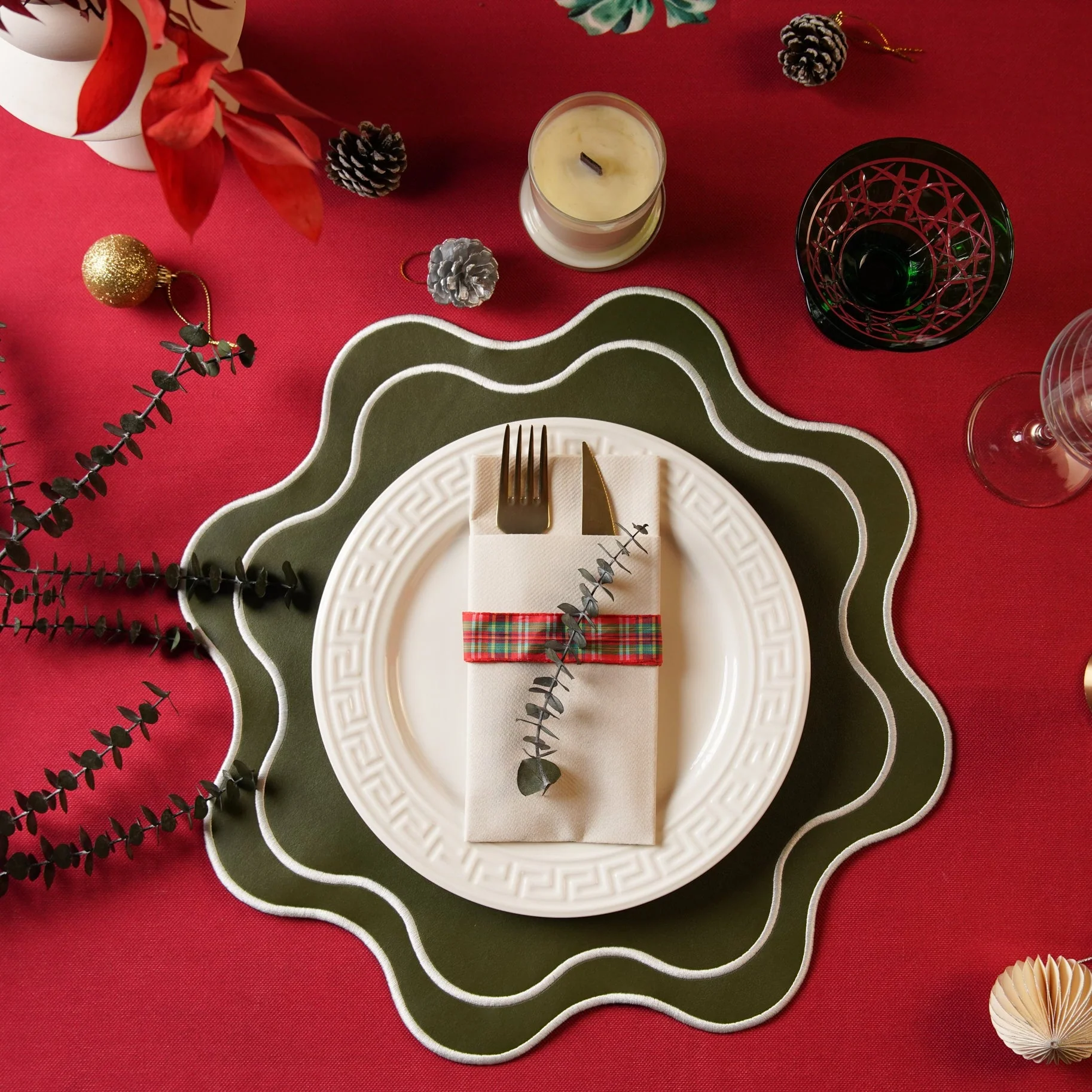 HAVEN DARK GREEN WAVY EDGE FAUX LEATHER PLACEMAT - Image 3