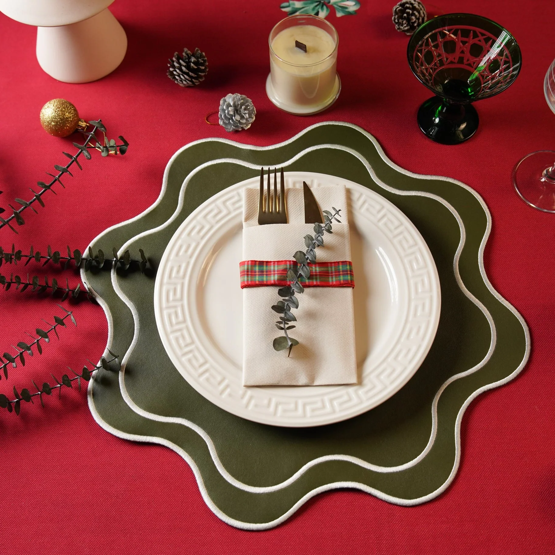 HAVEN DARK GREEN WAVY EDGE FAUX LEATHER PLACEMAT - Image 5