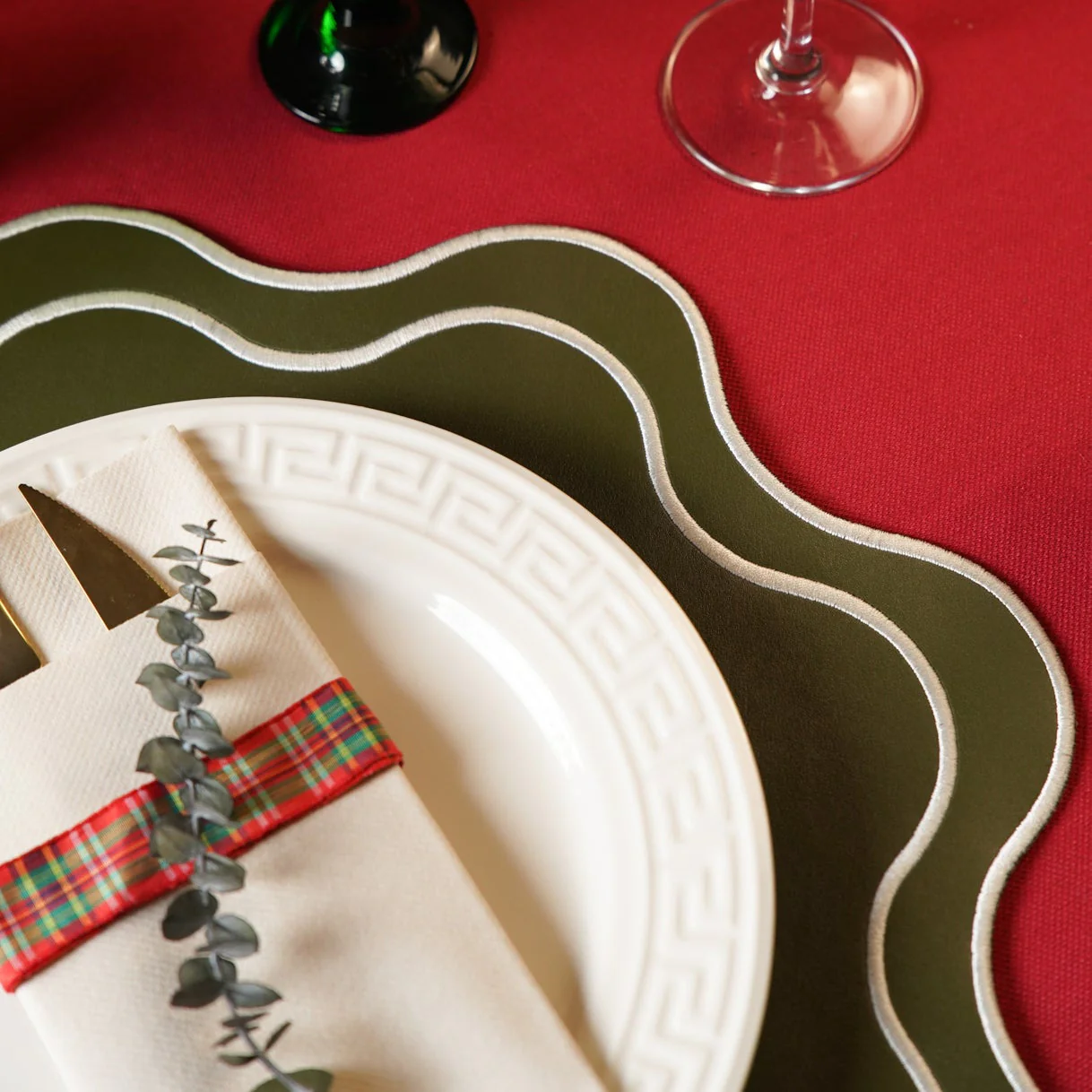 HAVEN DARK GREEN WAVY EDGE FAUX LEATHER PLACEMAT - Image 6