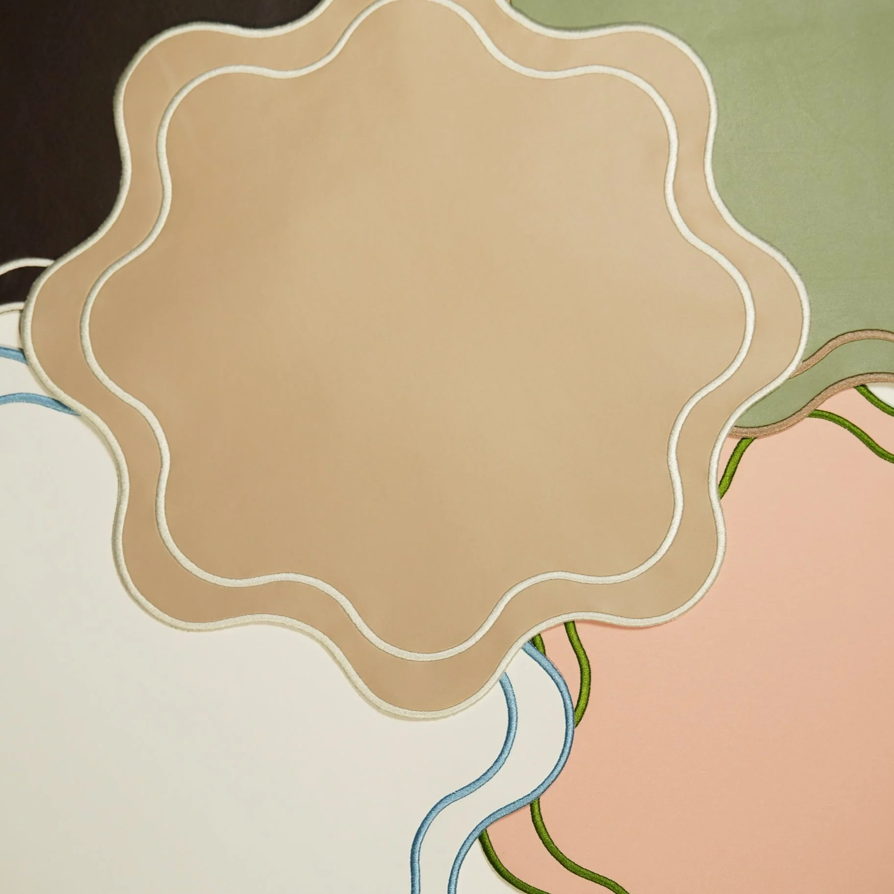 HAVEN DARK GREEN WAVY EDGE FAUX LEATHER PLACEMAT - Image 7