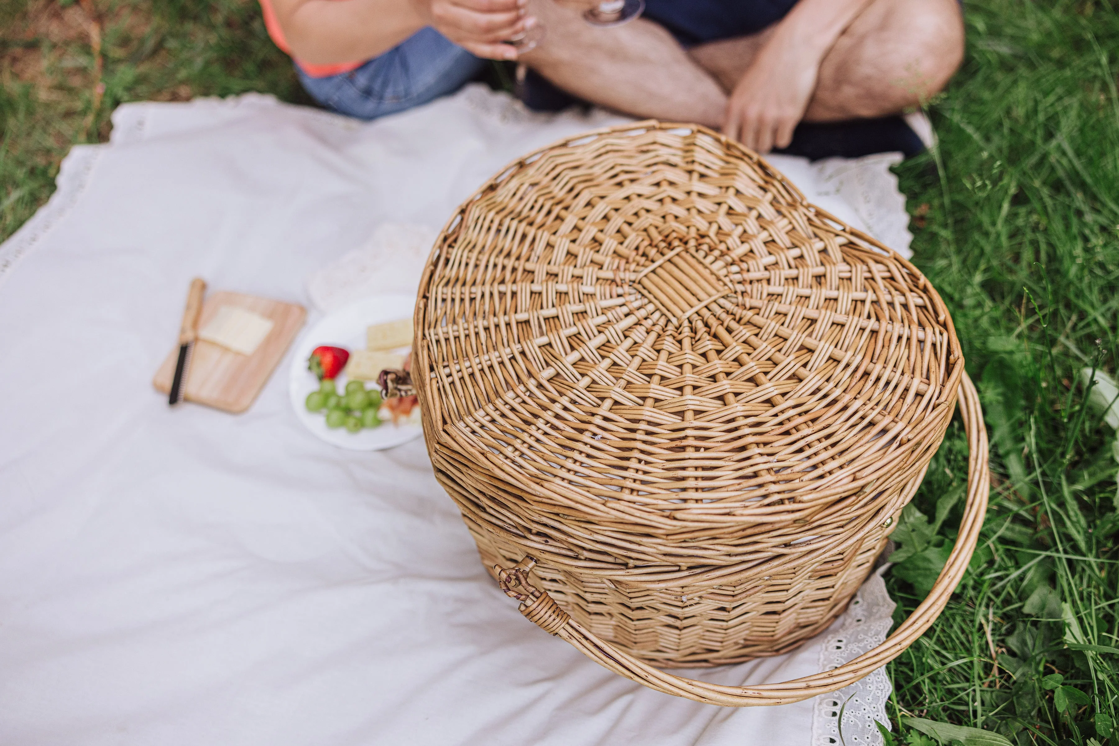 Heart Picnic Basket - Image 13
