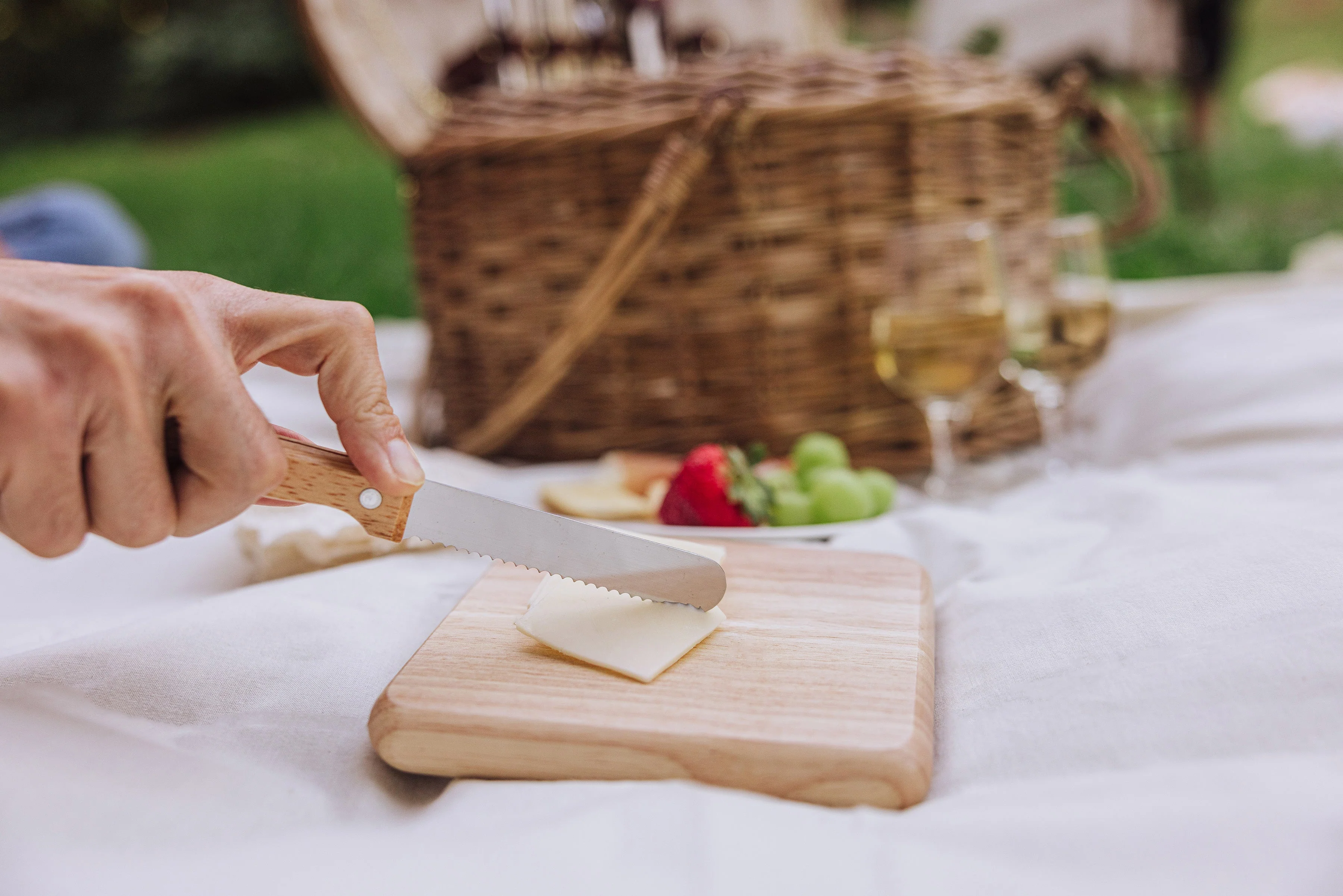 Heart Picnic Basket - Image 14