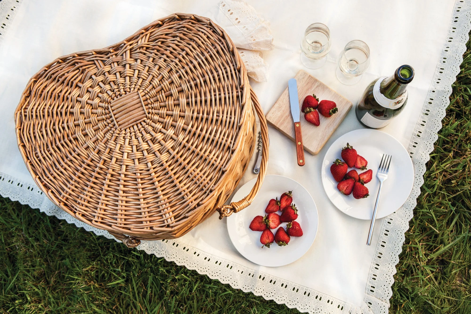Heart Picnic Basket - Image 17