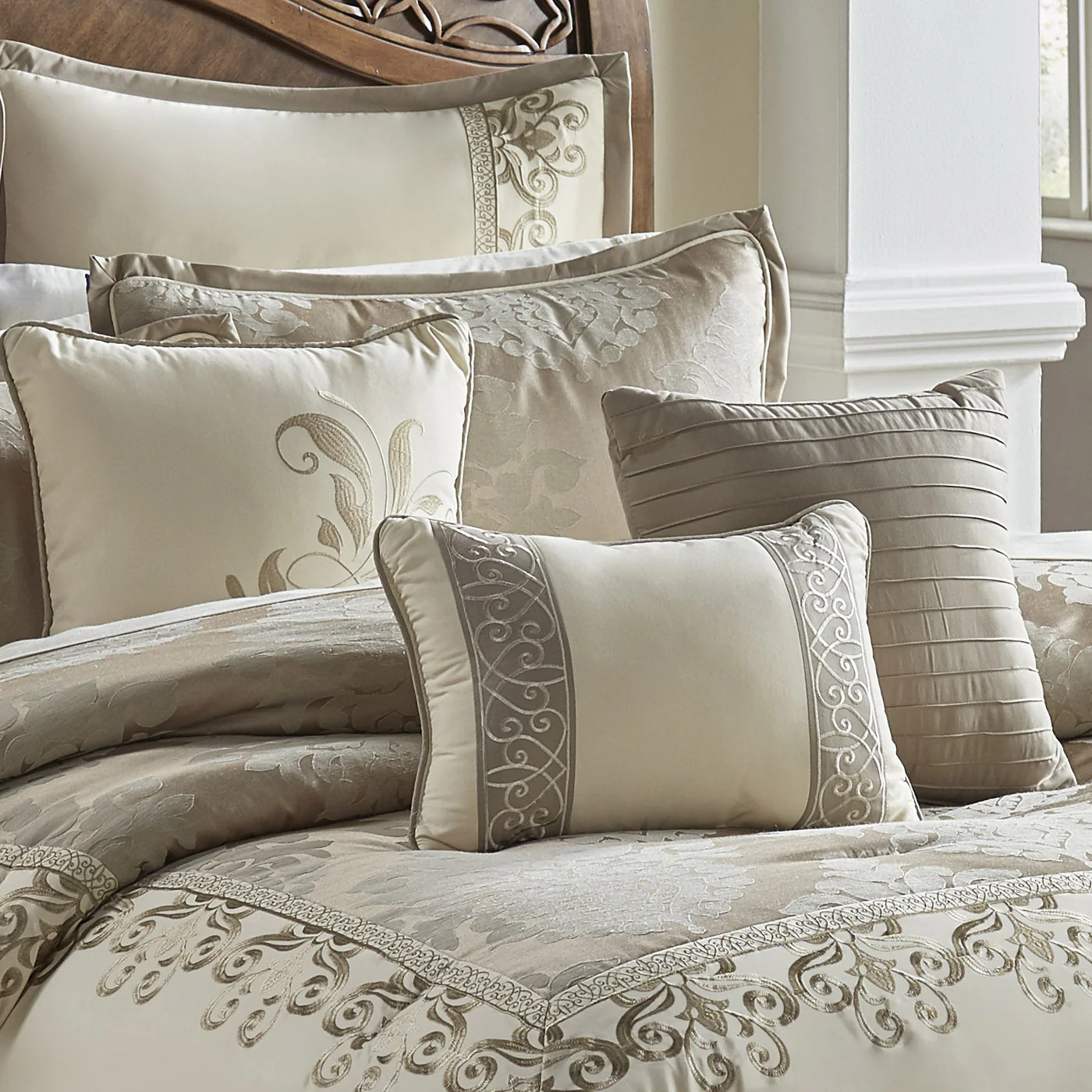 Hillcrest 9-Pc Ivory Damask Jacquard Comforter Ensemble - Image 13