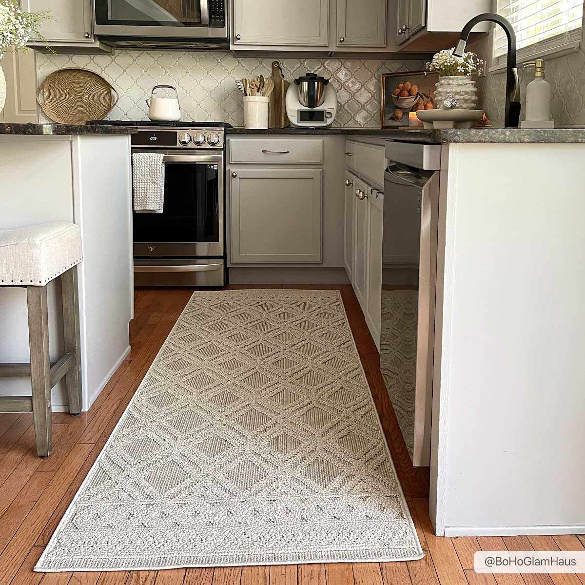 Hoang Area Rug - Image 3