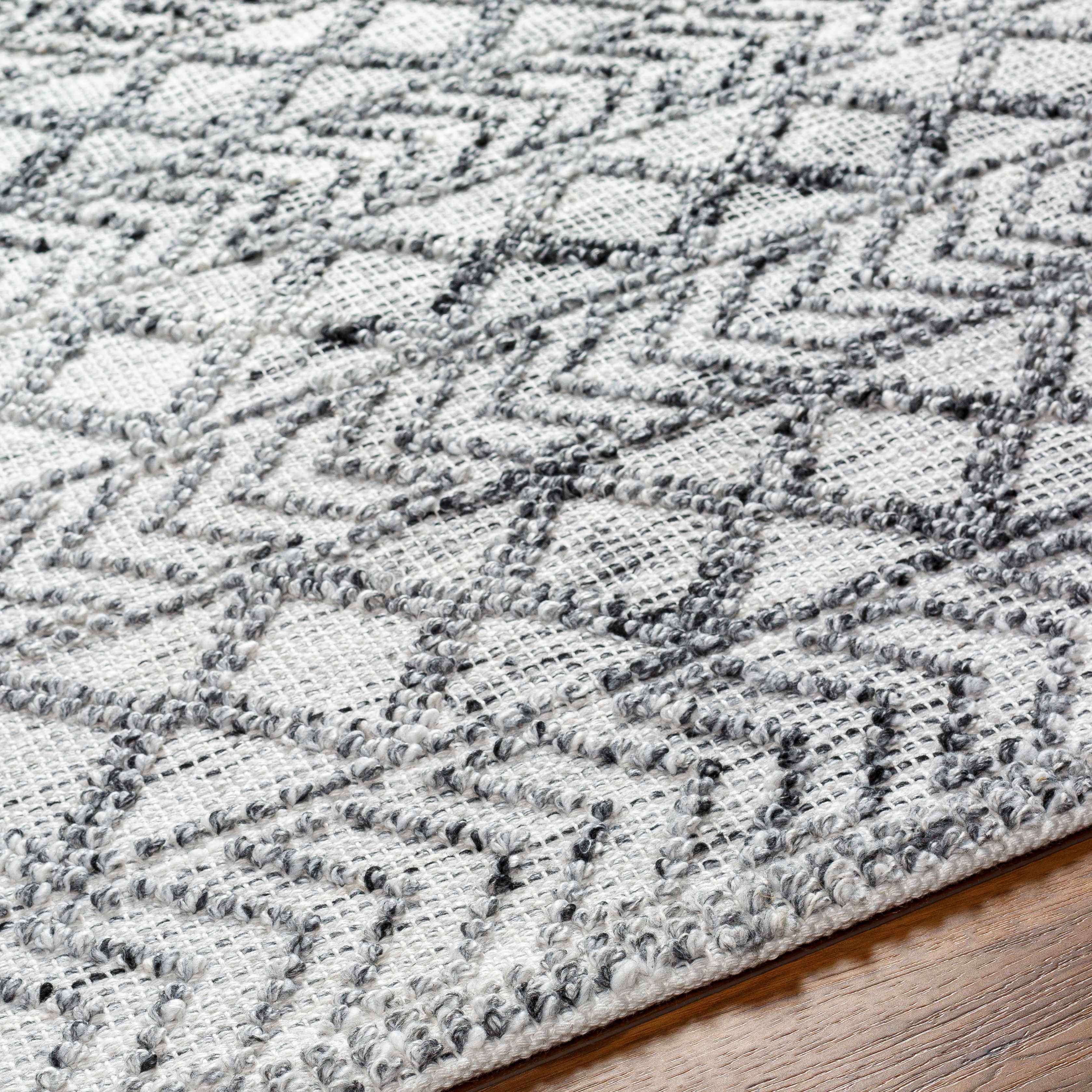 Hosa Area Rug - Image 8