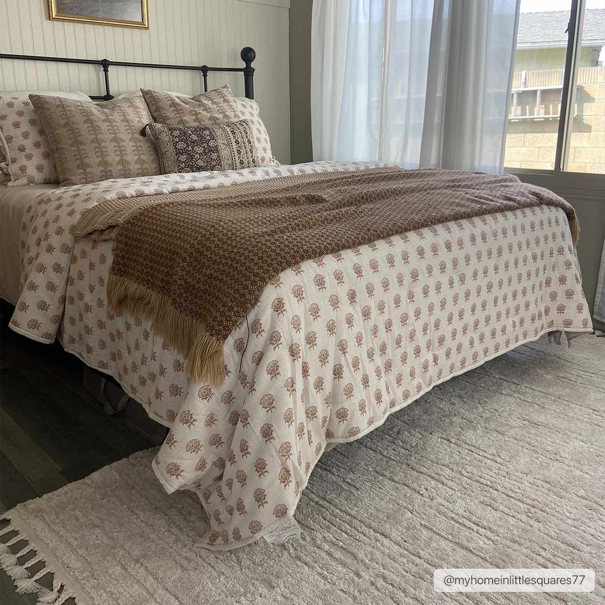 Ibarra Textured Ivory High/Low Pile Rug with Tassels - Image 7