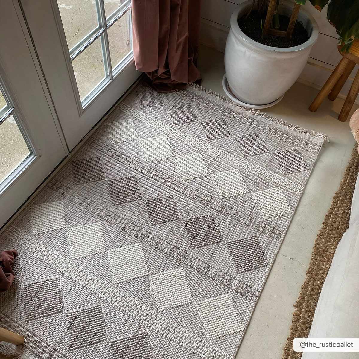 Igone Area Rug - Image 4