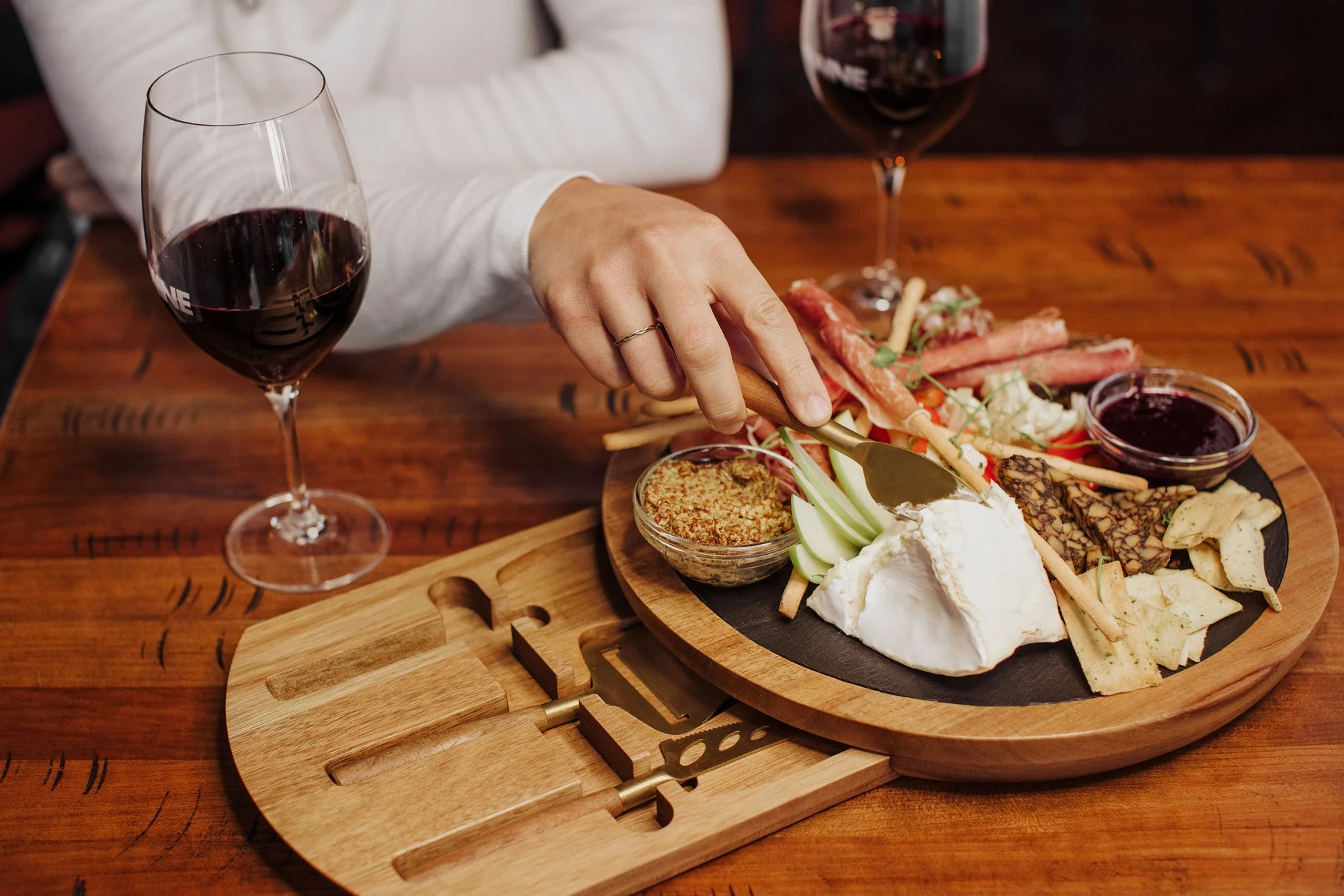 Insignia Acacia and Slate Serving Board with Cheese Tools - Image 4